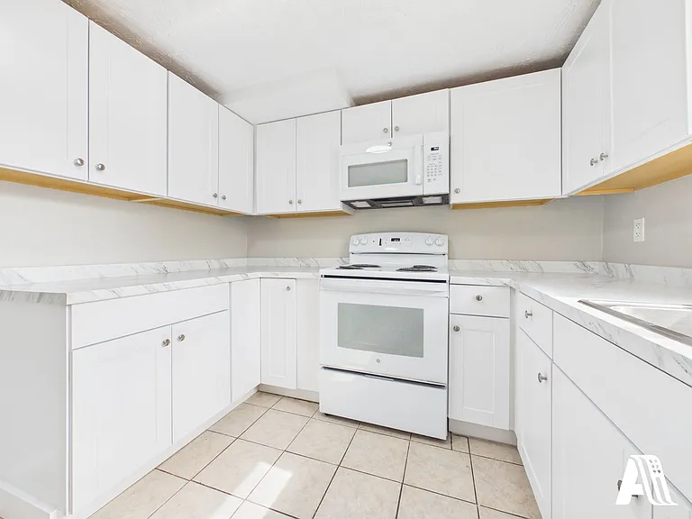 967 W Duplex — Photo 13