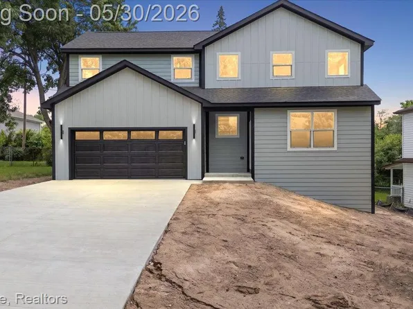 1085 Tecumseh Ave, Waterford, MI 48327