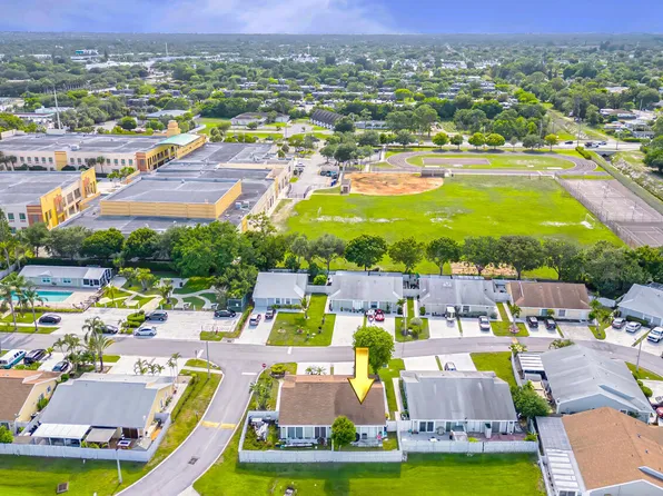 1513 Royal Forest Court, West Palm Beach, FL 33406