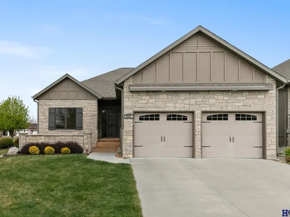 9930 Edgewater Ln, Lincoln, NE 68527
