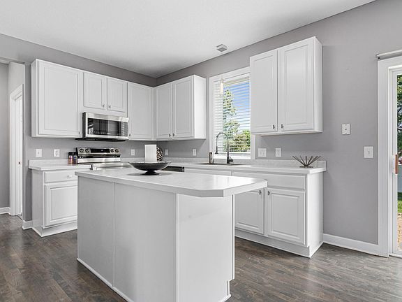 5th image of 935 Earley Lake Pl