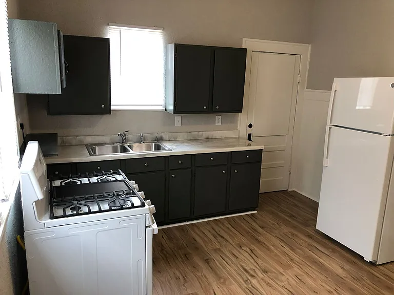1132 W Cavalcade St — Photo 8