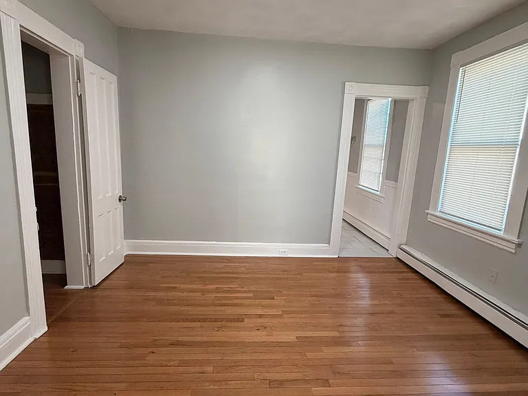 479 Putnam St — Photo 7