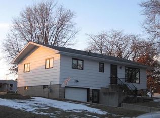 2012 10th Ave, Belle Plaine, IA 52208