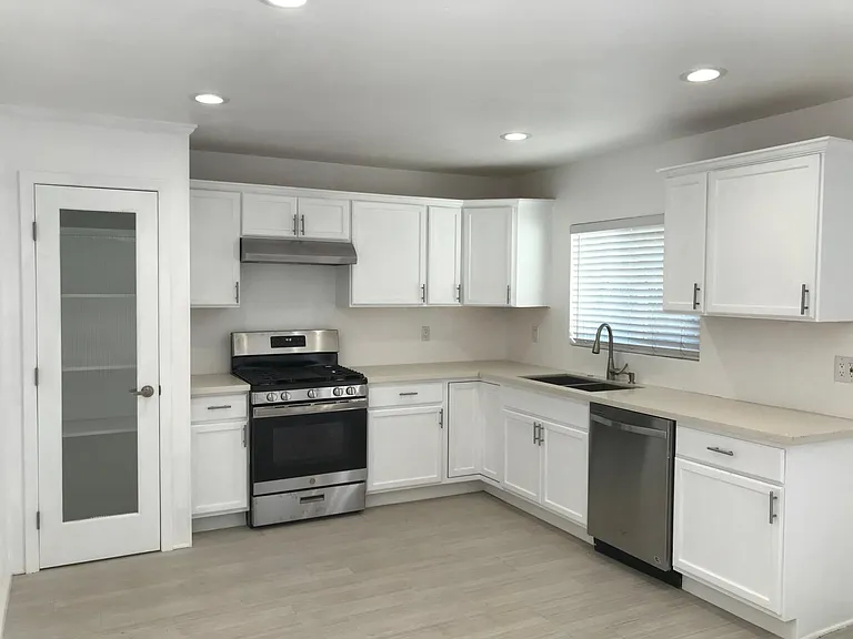 865 Denise Ave — Photo 6