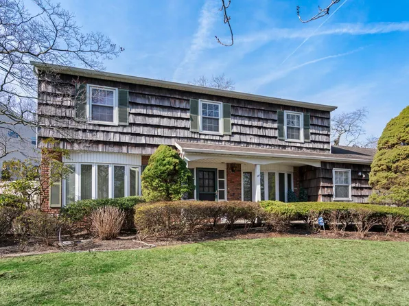 28 Sycamore Lane, Commack, NY 11725