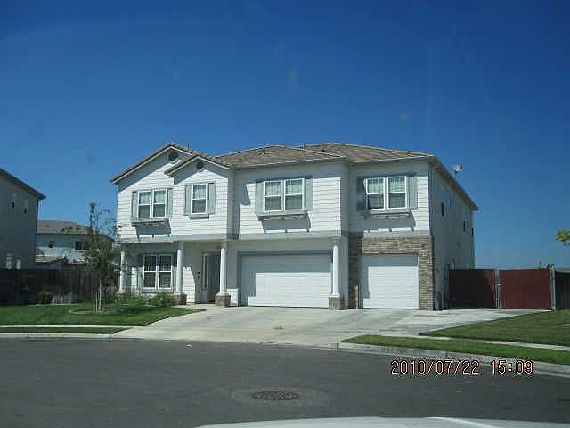 1st image of 745 Oakhurst Pl