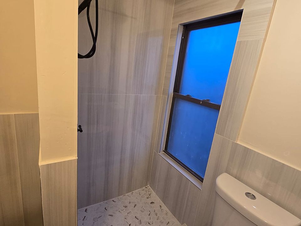 1st image of 9 Barcelow St #2