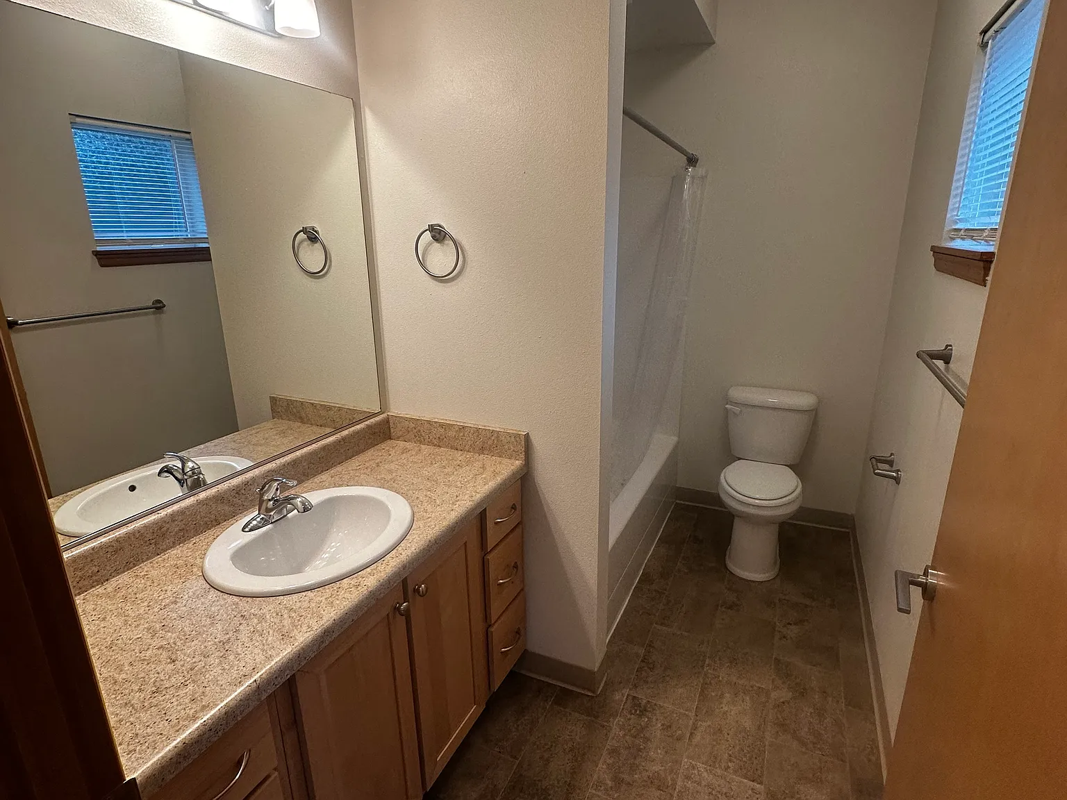3745 SW Water Ave — Photo 4