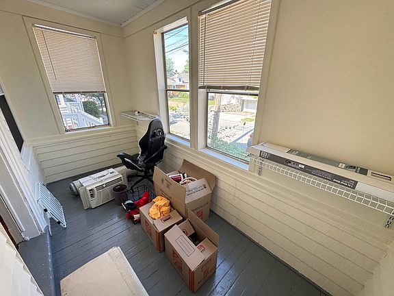 4th image of 69 Edenfield Ave #1