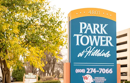 PARK TOWER Photo 1