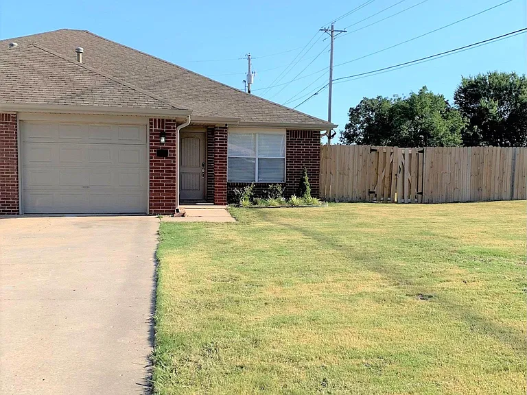 4028 Nightingale Ln #A — Photo 20
