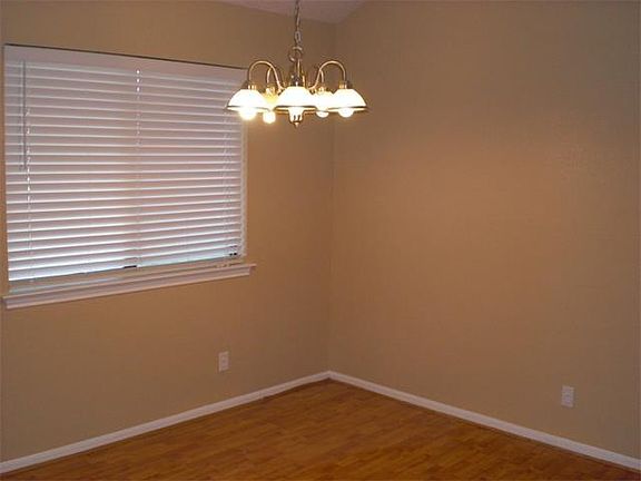 4th image of 2001 Twilight Dr