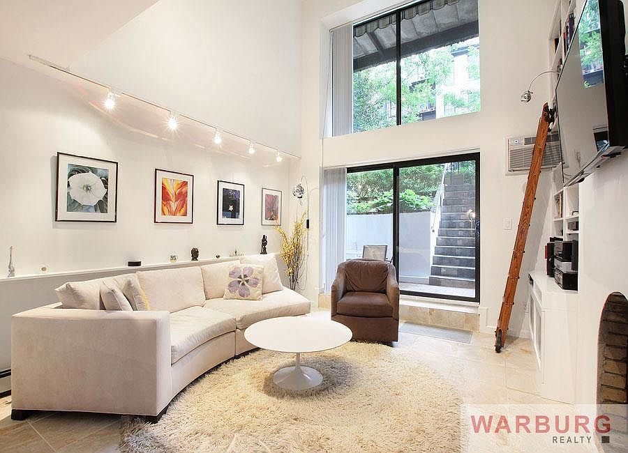 1st image of 440 W 23rd St