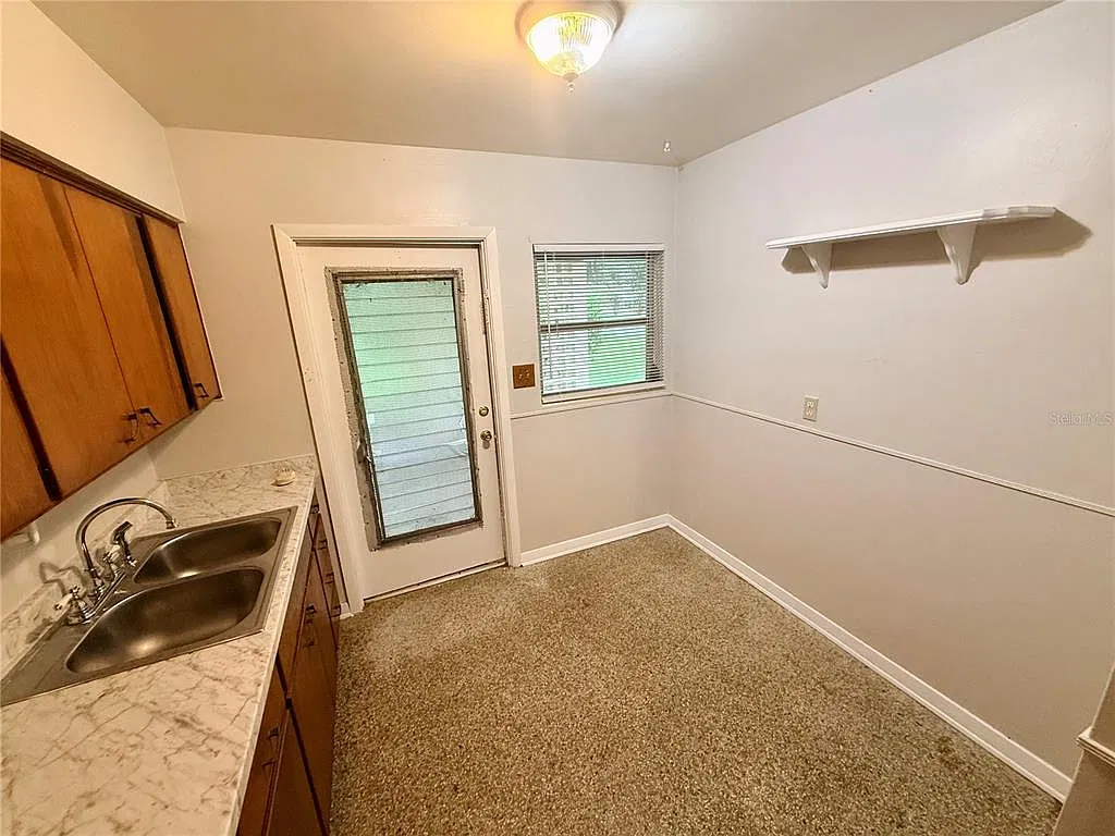2 bed, 1.0 bath, 949 sqft, $1,350 — Photo 3