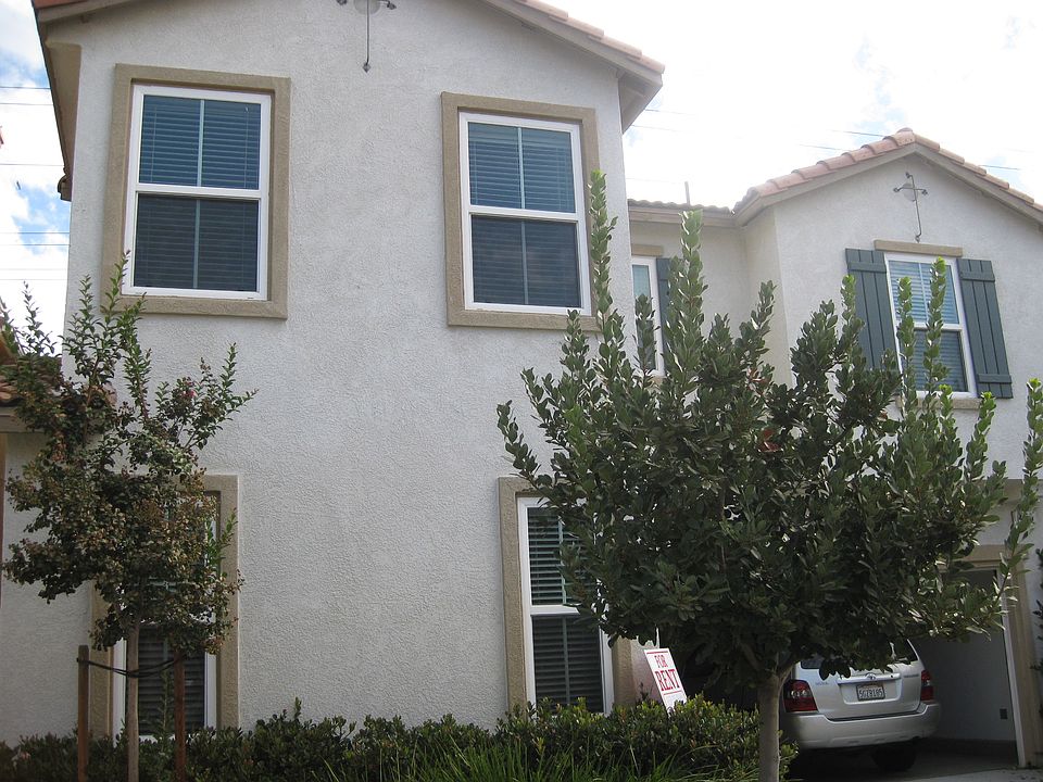 1st image of 460 Whitby Gln