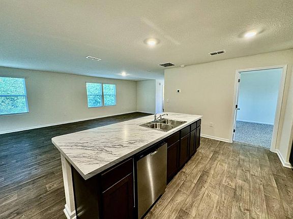 3rd image of 2172 Carolina Court Grn