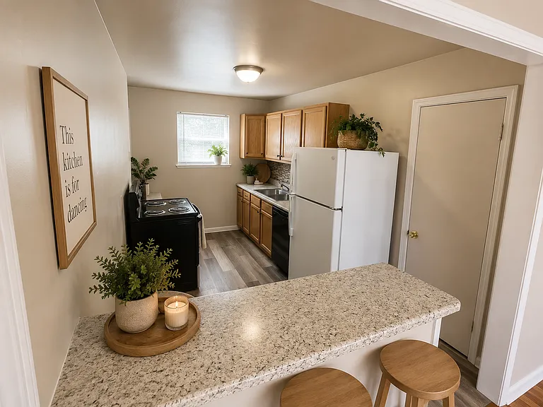 Nola Court Apartments — Photo 29