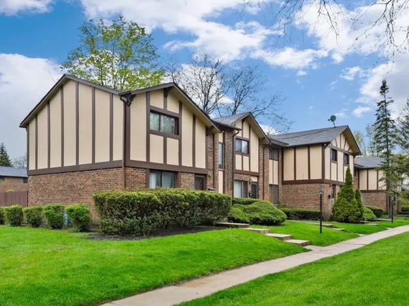 18W201 Kirkland Ln, Villa Park, IL 60181