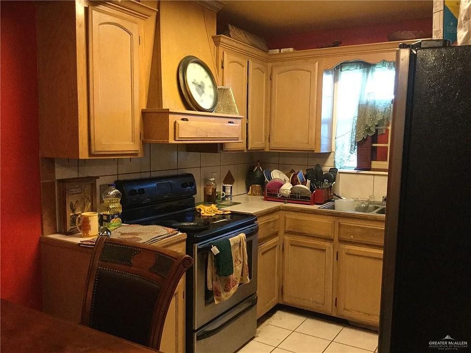 2nd image of 705 W Costa Rica Ave