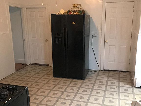 5th image of 28 Tuxedo Ave