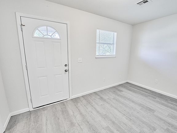 5th image of 824 N Stewart Ave