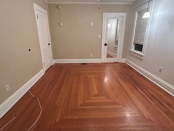 2nd image of 833 5th Ave N