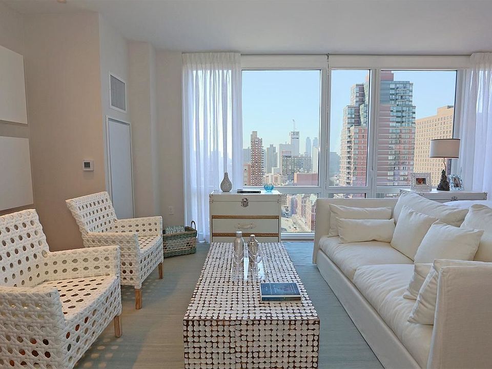 1st image of 160 W 62nd St APT 21B