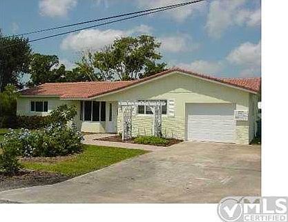 1st image of 3225 Canal Dr