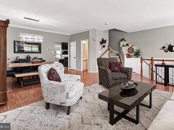 3rd image of 7304 Hampton Manor Pl