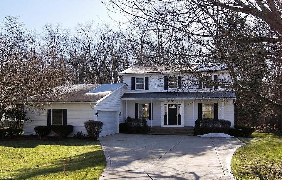 1st image of 32300 Tracy Ln