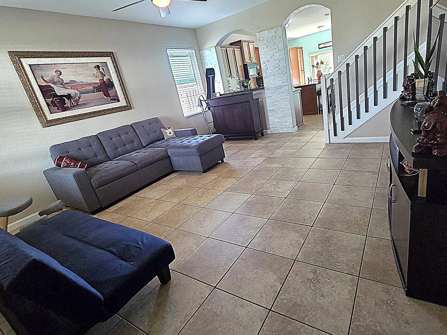 4 bed, 2.5 bath, 2200 sqft, $4,500 — Photo 2