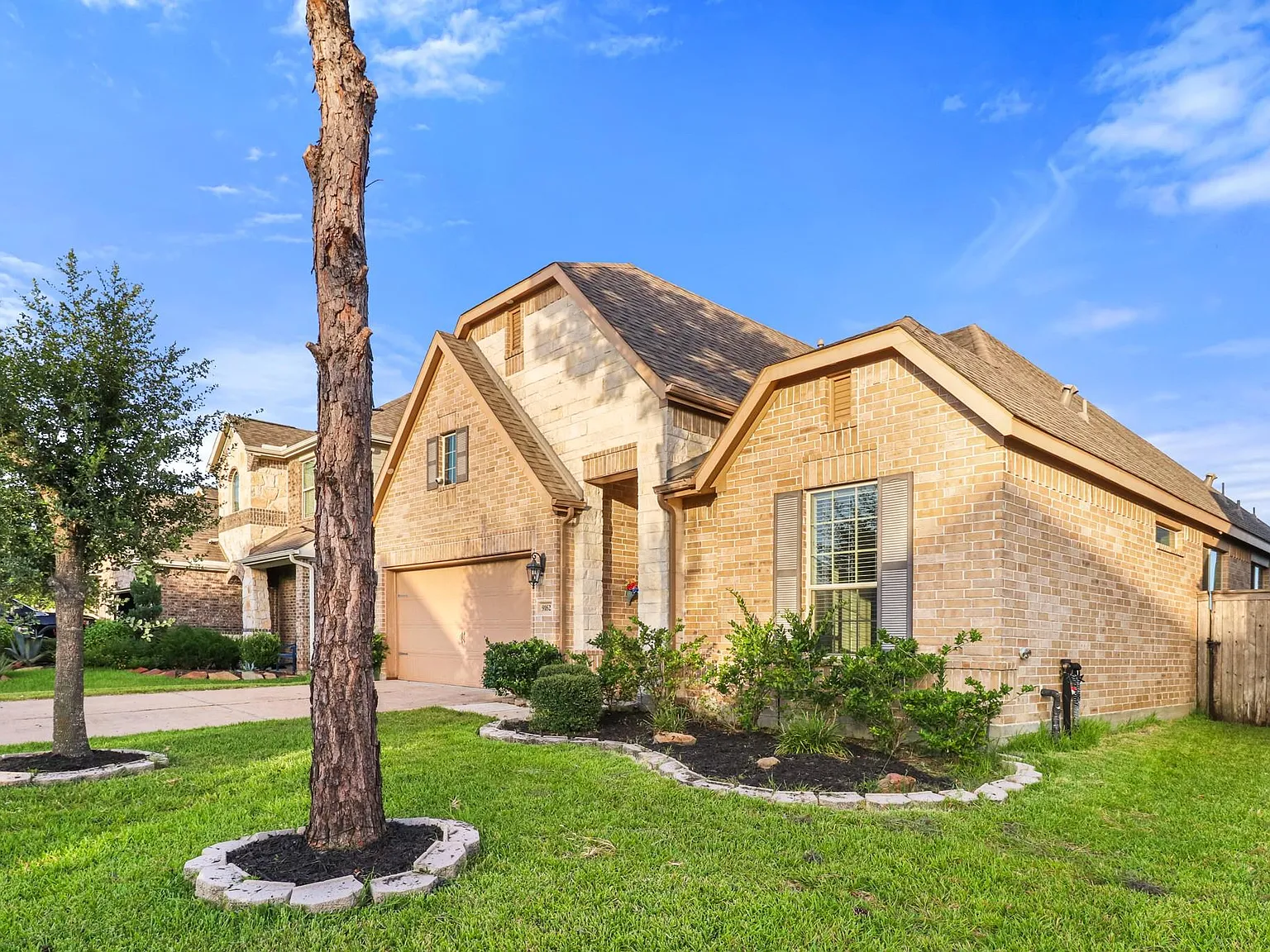 3 bed, 2.0 bath, 2138 sqft, $4,000 — Photo 4