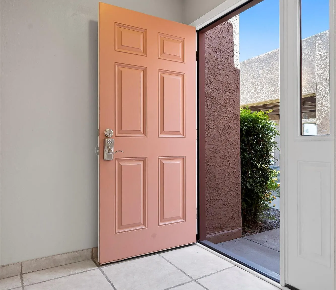 2 bed, 2.0 bath, 1366 sqft, $1,800 — Photo 2