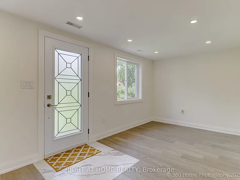321 Tampa Dr — Photo 3