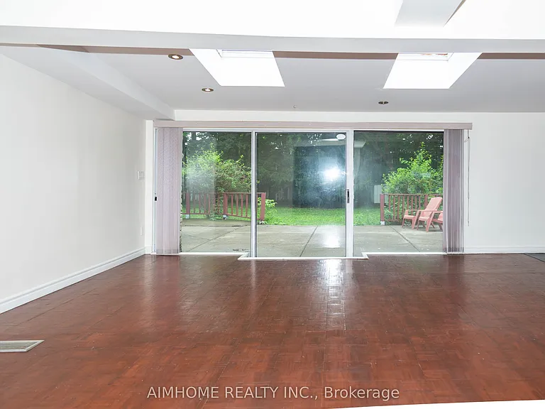 9890 Bayview Ave — Photo 13