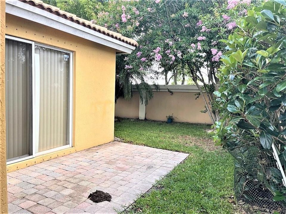 1st image of 3427 Commodore Ct #3427