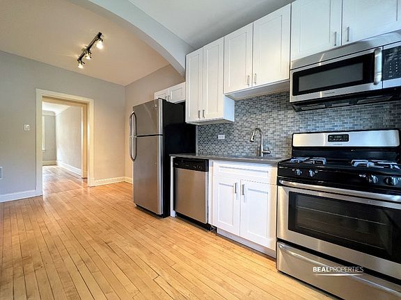 5th image of 2323 N Rockwell St #D2