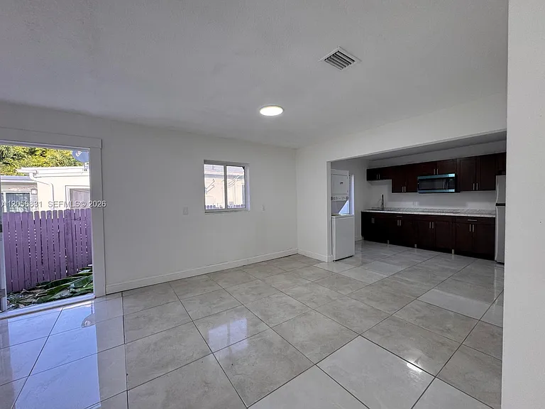 2803 SW 26th St #B — Photo 2
