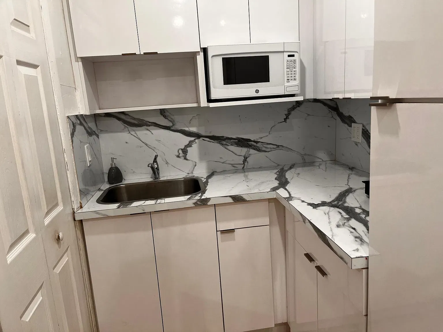 Studio, 1.0 bath, 400 sqft, $1,000 — Photo 4