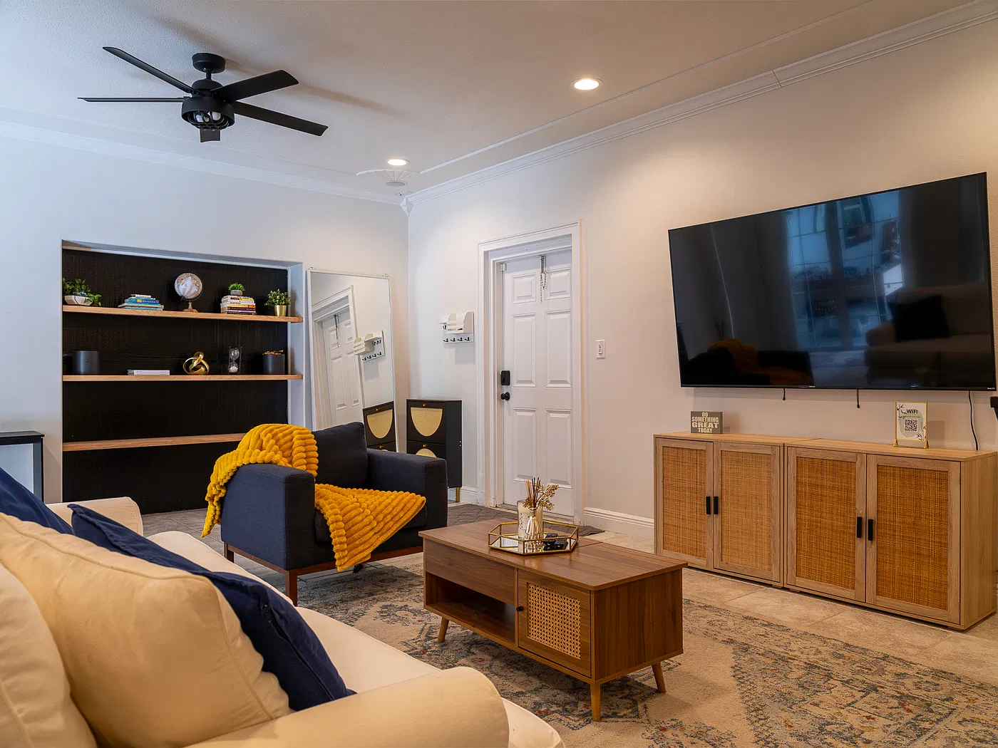1 bed, 1200 sqft, $1,800 — Photo 1