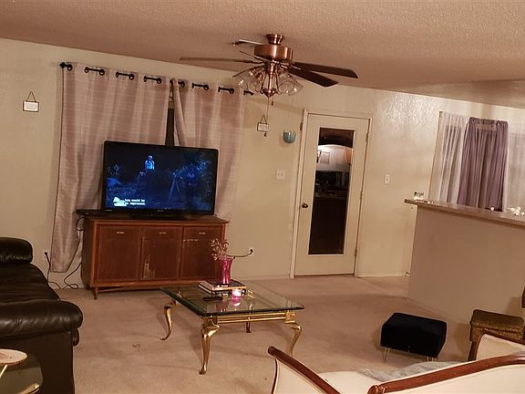2nd image of 656 W 12th Pl