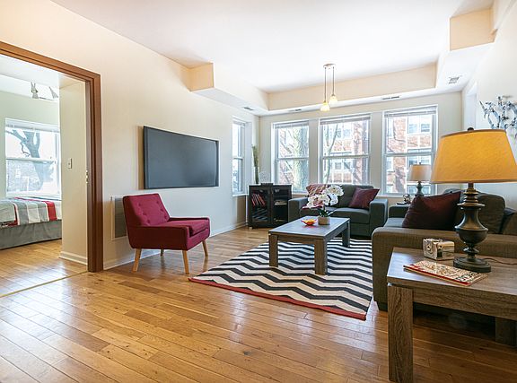 4th image of 6423 N Greenview Ave APT 2W