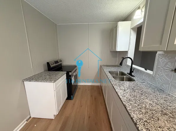 945 N Grove St, Wichita, KS 67214