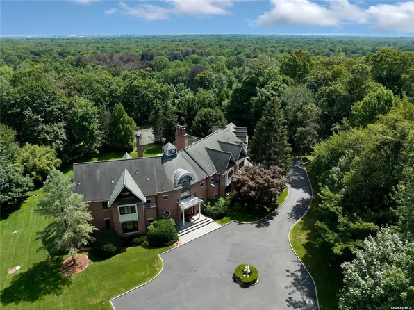 12 Saddle Ridge Rd, Old Westbury, NY 11568