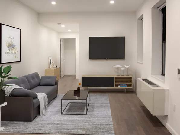 272 Manhattan Avenue image 1 of 7