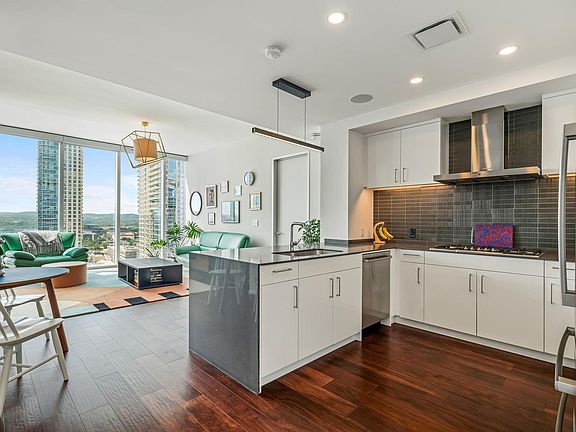 3rd image of 301 West Ave #2009