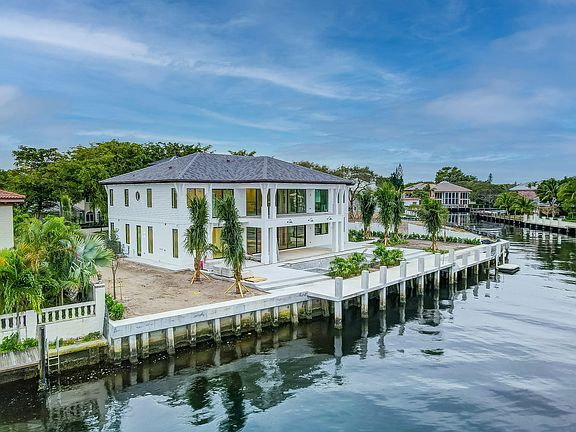 2nd image of 121 Bay Colony Dr