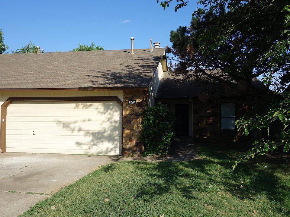 Single story 3/2/2 Duplex in South Tulsa.