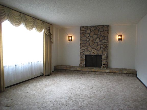 4th image of 23315 E Valleyway Ave